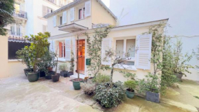 Small duplex house in Batignolles